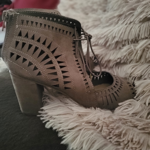 D Brand Laceup Chunky heels - Picture 2 of 7